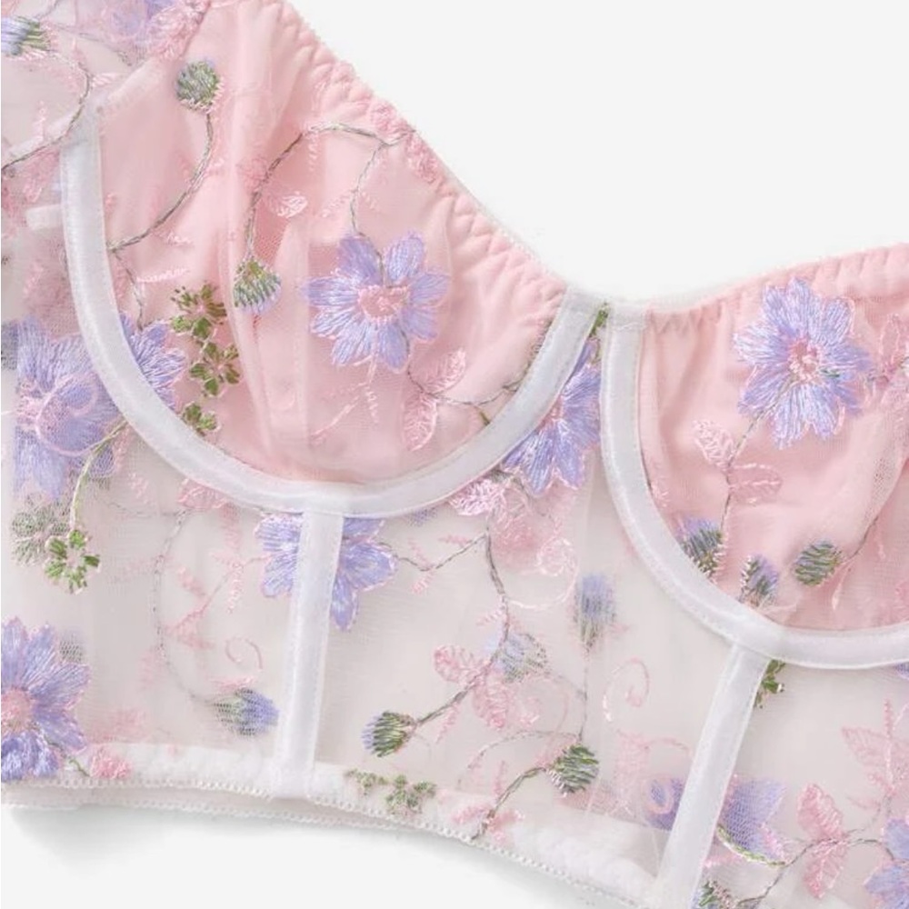 Pink Floral Embroidery Puff Sleeve Sweetheart Neck Top - Picture 5 of 10